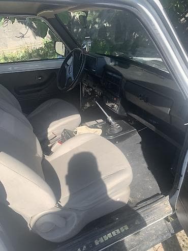 ВАЗ (ЛАДА) 4x4 Нива: 2000 г., 1.7 л, Механика, Бензин, Внедорожник at lalafo.kg ВАЗ (ЛАДА) 4x4 Нива: 2000 г., 1.7 л, Механика, Бензин, Внедорожник