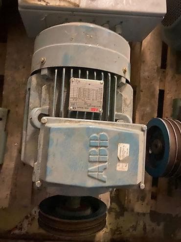 Для кафе, ресторанов: Электродвигатель асинхронный 
55 квт 1500 оборот 
Италия — 6