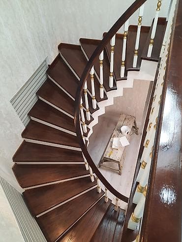 мебель классика: Деревянная лестница Для дома, Форма лестницы: Г-образная, Стиль: Классический — 8