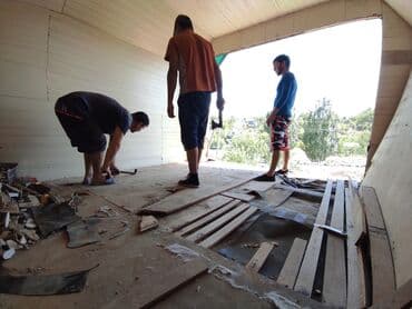 разбор дома: Снос стен, Разбор полов, Снятие потолков | Гипсокартонная стена, Снос перегородки, Снятие старой штукатурки | Зачистка от старых обоев, Сбивка старой штукатурки, Снятие извести | Демонтаж ламината, Демонтаж паркета, Демонтаж линолеума | Крыша из шифера, Металлочерепичная кровля, Мягкая кровля 1-2 года опыта — 15