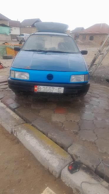 raf 4: Продаётся автомобиль хэтчбек синего цвета. Кузов 5‑дверный, передняя — 1