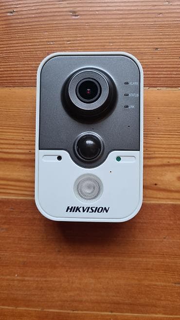 Камера IP HIKVISION DS-2CD2410F, Ножка в комплекте. Свитч Хаб at lalafo.kg Камера IP HIKVISION DS-2CD2410F, Ножка в комплекте. Свитч Хаб