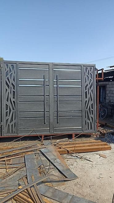 Металлические распашные ворота (несколько вариантов дизайна)