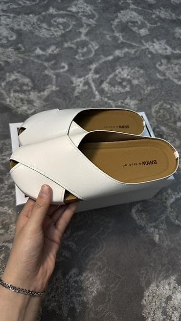 обувь спортивная: Женские шлёпанцы BNMW Fashion - Цвет: белый (молочный) - Модель: с — 4