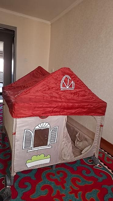 Детский манеж-домик - Манеж с мягкими бортами на каркасе, оформленный