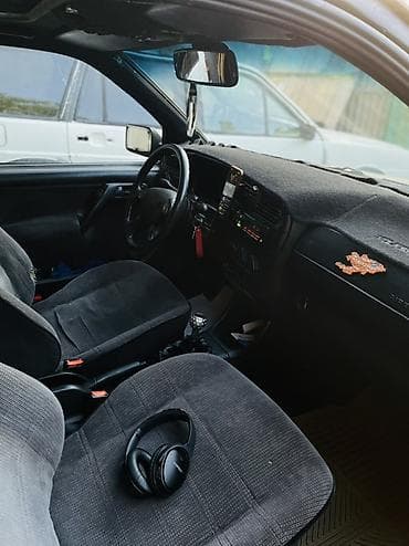Volkswagen Vento: 1992 г., 1.8 л, Механика, Бензин, Седан — 7