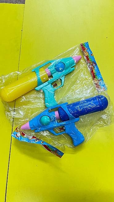 Игрушки: Водные пистолеты в большом ассортименте выбор просто огромный — 4
