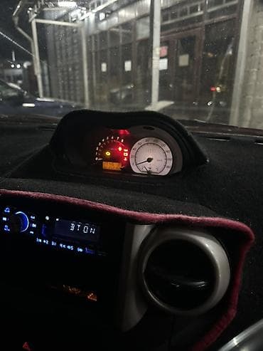 Toyota: Toyota Ist: 2002 г., 1.5 л, Автомат, Бензин, Хэтчбэк — 7