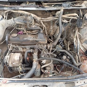 Двигатель Volkswagen (карбюраторный), комплект в сборе под капотом — 2