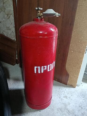 Газовый баллон для пропана, металлический, красный, напольный