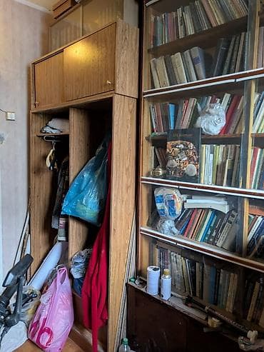 мебель книжная полка: Отдам даром . застеклённый книжный шкаф и шкаф для одежды . Находится — 3