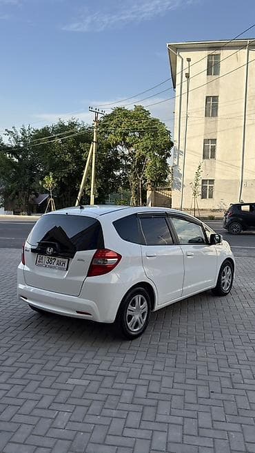 джип либерти: Honda Fit: 2011 г., 1.3 л, Автомат, Бензин, Хэтчбэк — 3