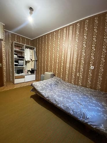 Комнаты: Сдаётся отдельная комната в квартире. район тунгуч2 этажка 1 этаж - — 4