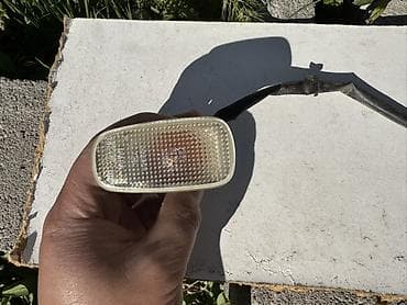 степ эреф 1: Повторитель поворотника боковой с проводкой на Тойота Виш правая — 1