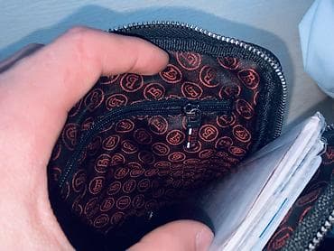 pull and beer: Сумка через плечо из чёрной кожи с тиснением под крокодила. - Формат — 4