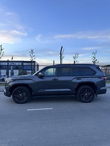 боковой: Toyota Sequoia: 2024 г., 3.5 л, Автомат, Гибрид, Внедорожник — 5