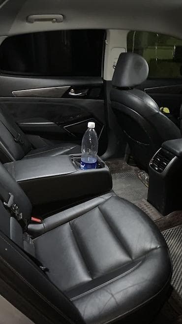 byd e2 2022: Kia K7: 2022 г., 3 л, Автомат, Газ, Фастбек — 6
