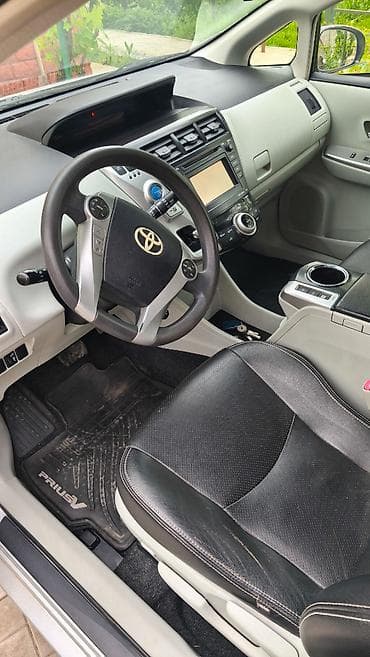 2011: Toyota Prius V: 2011 г., 1.8 л, Вариатор, Гибрид, Универсал — 5