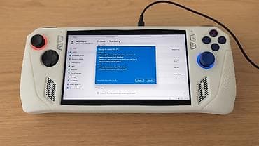 ASUS ROG Ally Z1Extreme - портативная игровая консоль, мощный