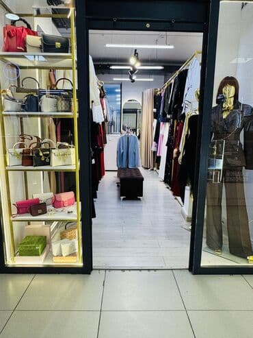 Продаётся бутик право аренды. бутик женской одежды и сумок и