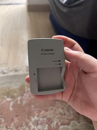 Зарядные устройства для фотоаккумуляторов Canon и Sony. 1) Canon