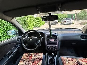 audi s: Toyota Avensis: 2001 г., 1.8 л, Механика, Бензин, Хэтчбэк — 6