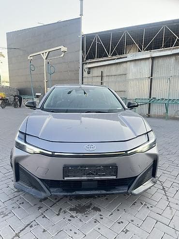 Toyota bZ3: 2023 г., Электромобиль, Седан