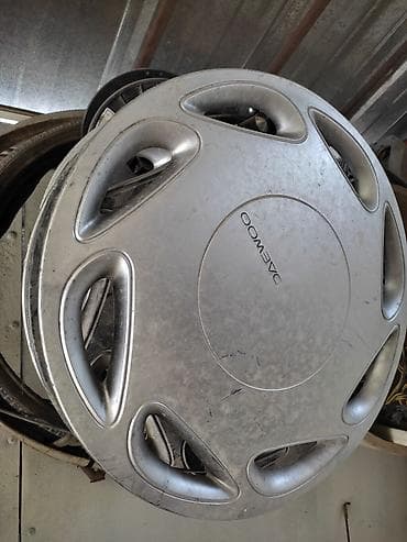 Продам 1шт. колпак на дэу нексию .
Оригинал. 
Цена 220с