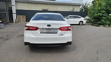 70: Toyota Camry: 2018 г., Гибрид — 5