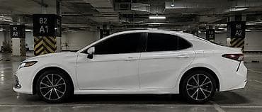 Toyota Camry: 2018 г., 2.5 л, Автомат, Бензин, Седан — 4
