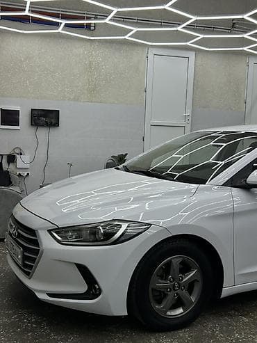 01: Hyundai Elantra: 2018 г., Седан — 3