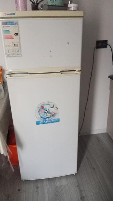 bud e2: Холодильник двухкамерный с верхней морозильной камерой. Особенности — 1