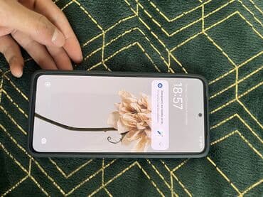 регистратор для авто: Представляем смартфон с большим экраном и черным защитным чехлом — 1