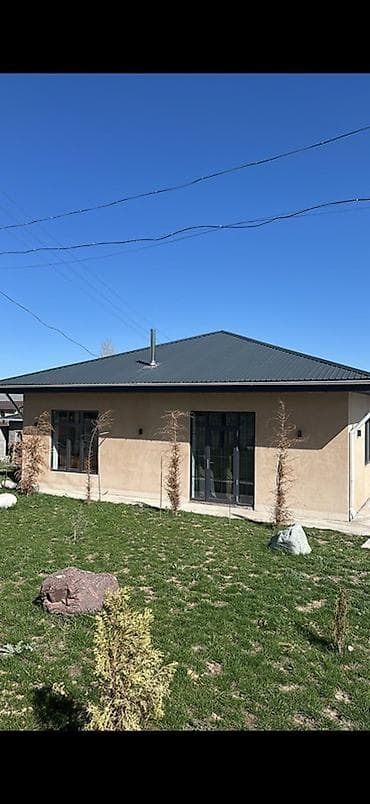 комната студия: Одноэтажный дом с участком. В селе Кашка-суу речка горы 500 метров от — 1