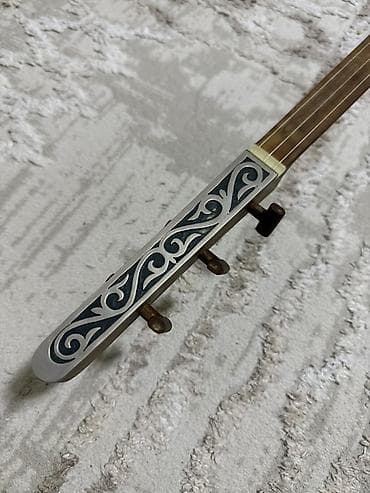 кыргызской язык: Комуз — 1