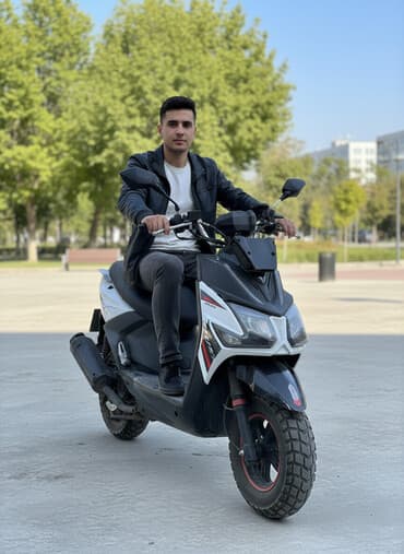 купить питбайк в бишкеке: Скутер спортивного дизайна, черно-белый с красными акцентами — 2