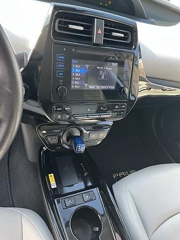 shevrolet volt: Toyota Prius: 2019 г., 1.8 л, Вариатор, Гибрид, Хэтчбэк — 8