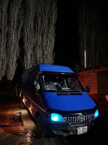 вентилятор спринтер: Mercedes-Benz Sprinter — синий цельнометаллический фургон удлинённой — 4
