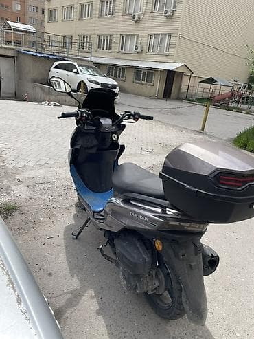 скутеры обмен: Макси-скутер 150 куб. см, Бензин — 4