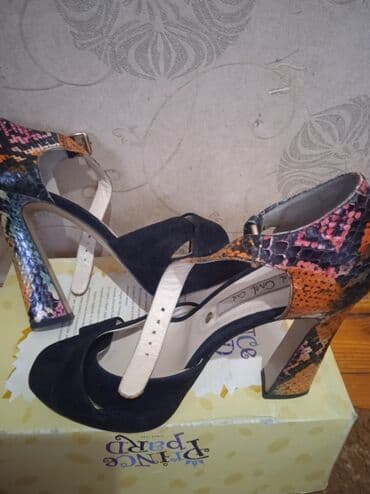Оксфорды: Продаю стильные босоножки. Одела один раз. Размер 37. Покупали за 100 — 1