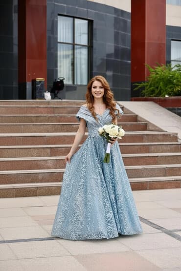 Вечернее платье, Пышное, Длинная модель, Атлас, Без рукавов, Корсет, Стразы, Камни, M