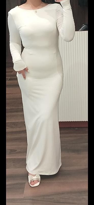Жеке буюмдар: Платье в пол, белое, с длинными рукавами и открытой спиной. - Силуэт — 1