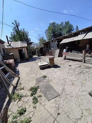 Кыймылсыз мүлк: 📍 В Сокулукском районе в с. Маловодное продаётся дом . 🏡Просторный — 3