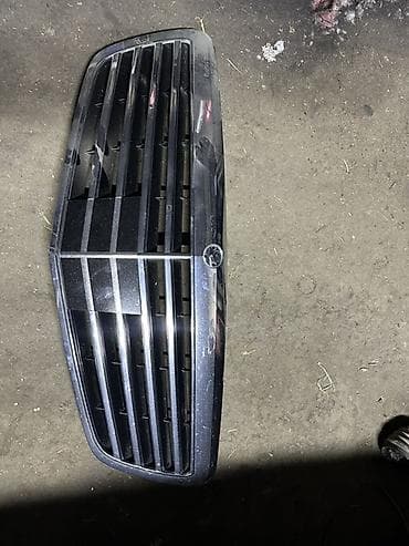 авто палировка: Решетка радиатора Mercedes-Benz Оригинал — 1