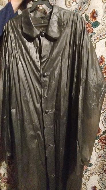 Дождевик-плащ с воротником и пуговицами. - Материал