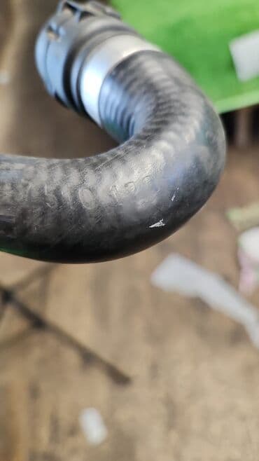 блок предохранителей: Патрубок Е53 3.0i X5 m54 Год2 В отличном состоянии, очень большой — 4