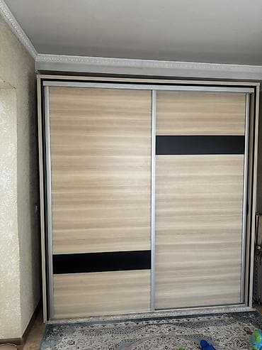 кухиний мебел: Спальный гарнитур, Б/у, Двуспальная кровать, Комод, Тумба, Другая страна производитель, цвет - Бежевый — 1