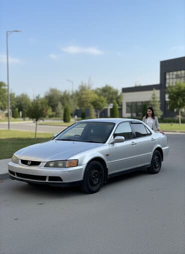 Honda Accord: 2002 г., 1.8 л, Автомат, Бензиновая, Седан