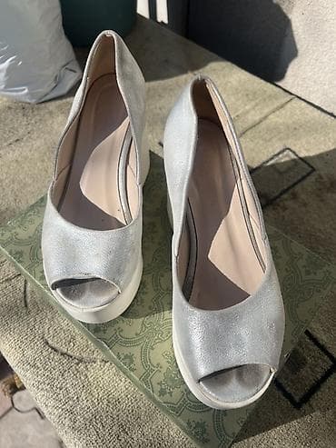 Прокат одежды: Туфли, 36, Gucci, Б/у, цвет - Серебристый, Самовывоз, Платная доставка — 1