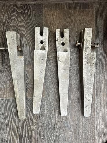 Комплект из 4 металлических ножек (литые). Прочные, тяжелые